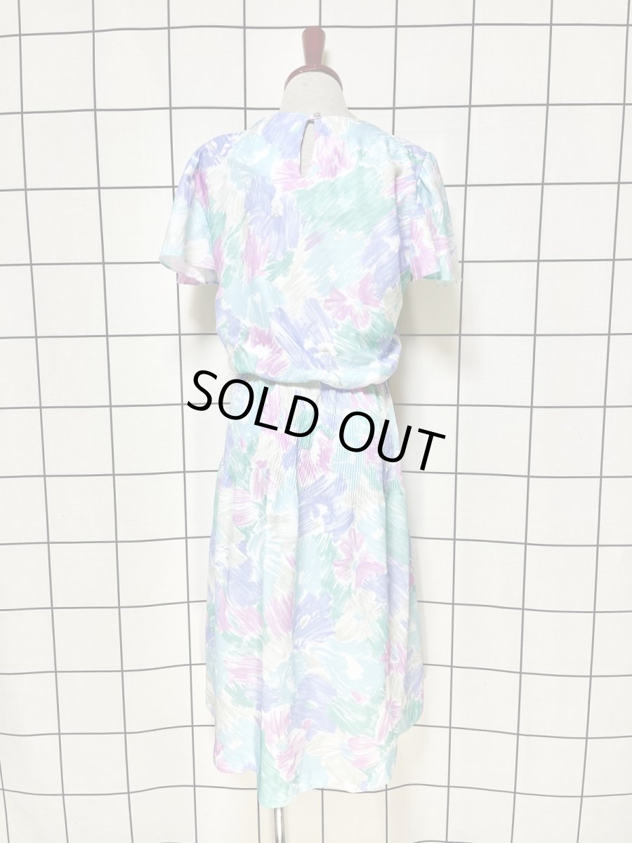 画像2: アート調 花柄 フレア袖 プリーツ切り替え ウエストゴム レトロ USA古着 ヴィンテージワンピース (2)