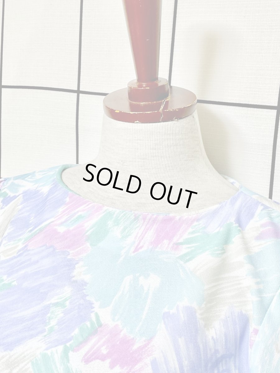 画像5: アート調 花柄 フレア袖 プリーツ切り替え ウエストゴム レトロ USA古着 ヴィンテージワンピース (5)