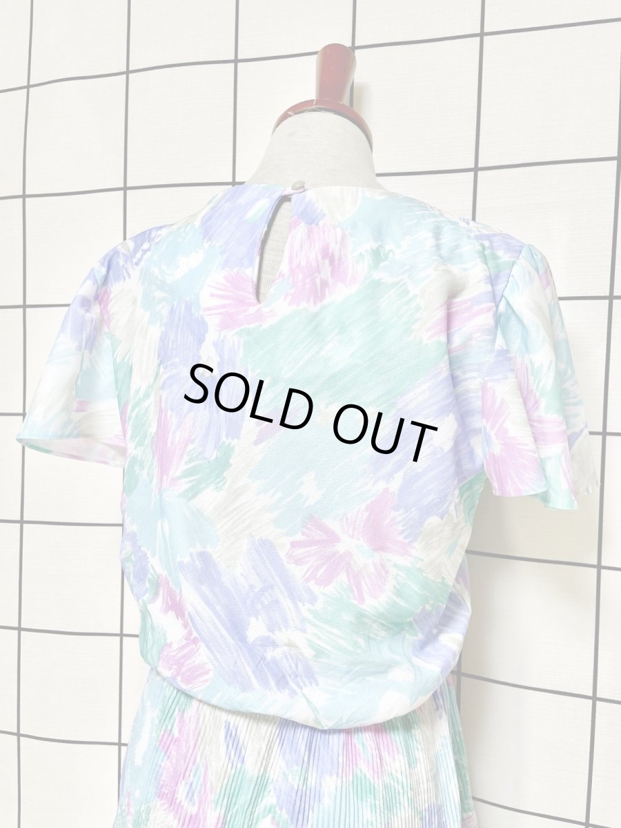 画像3: アート調 花柄 フレア袖 プリーツ切り替え ウエストゴム レトロ USA古着 ヴィンテージワンピース (3)