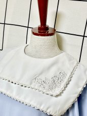 画像5: ティアード調レース襟装飾 刺繡 無地 ライトブルー ウエストゴム レトロ USA古着 ヴィンテージドレス (5)
