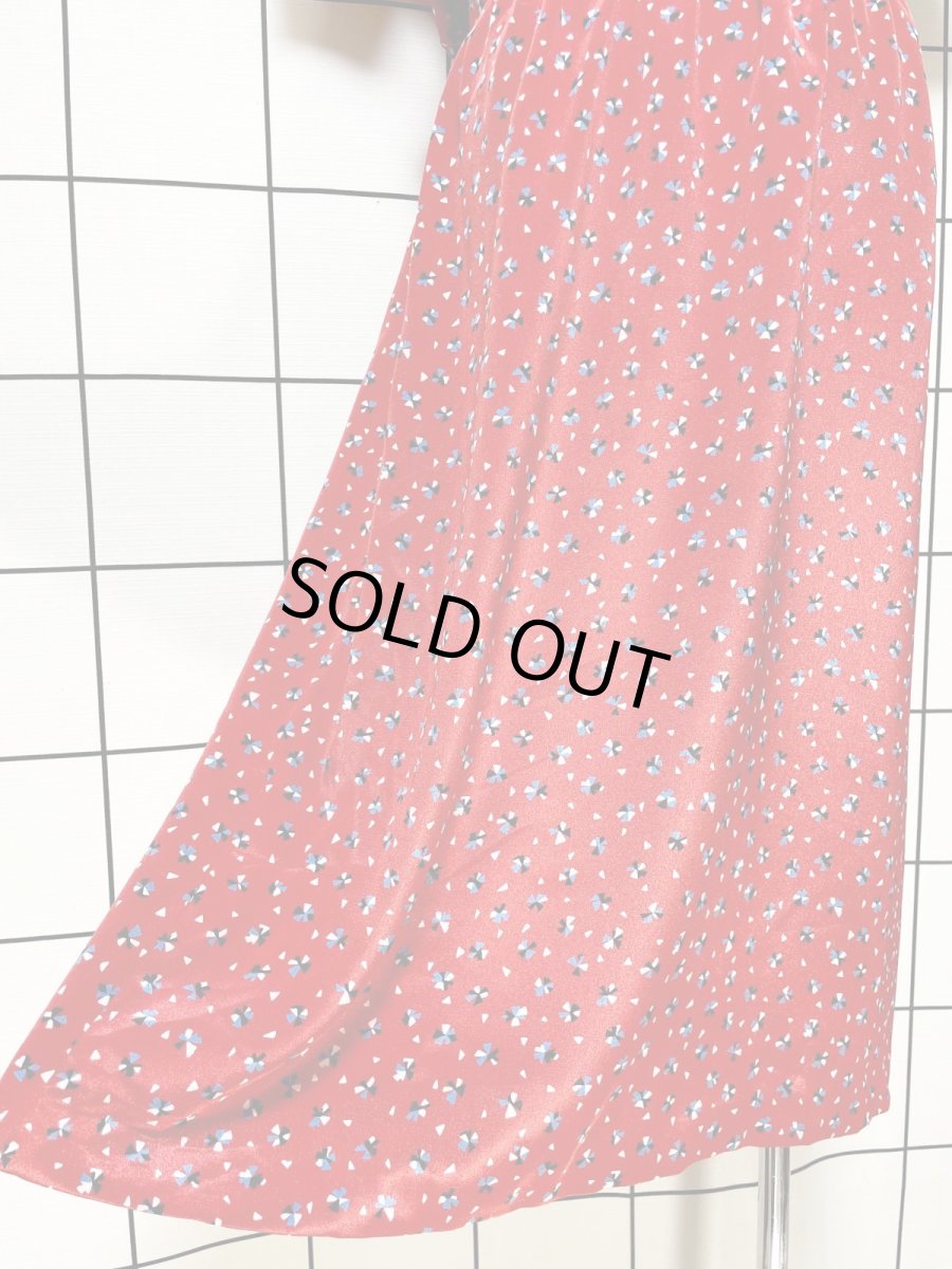 画像10: フロントタック ノーカラー レッド レトロ USA古着 ヴィンテージワンピース (10)