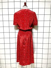 画像2: フロントタック ノーカラー レッド レトロ USA古着 ヴィンテージワンピース (2)