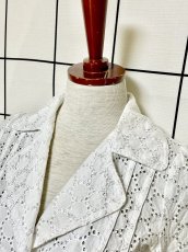 画像5: ショート丈 ホワイト 刺繡 ウエストリボン レトロ古着 シャツ ヴィンテージブラウス (5)