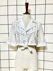 画像1: ショート丈 ホワイト 刺繡 ウエストリボン レトロ古着 シャツ ヴィンテージブラウス (1)