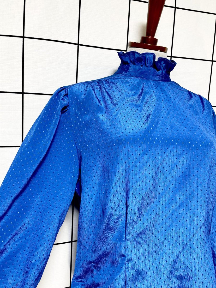 画像6: ブルー ピンドット織り 首元フリル 後ろボタン 長袖 シャツ レトロ USA古着 ヴィンテージブラウス (6)