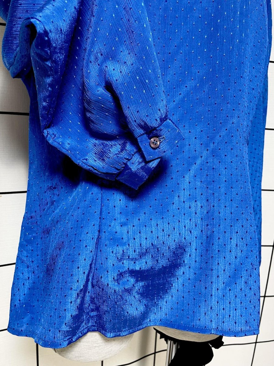 画像7: ブルー ピンドット織り 首元フリル 後ろボタン 長袖 シャツ レトロ USA古着 ヴィンテージブラウス (7)