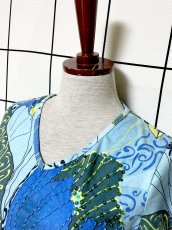 画像4: スパンコール ビーズ装飾 Vネック 半袖 レトロ USA古着 ヴィンテージ Tシャツ (4)
