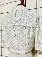画像3: ショート丈 ホワイト 刺繡 ウエストリボン レトロ古着 シャツ ヴィンテージブラウス (3)