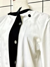 画像8: ホワイト ブラック タック ノーカラー 古着 長袖 シャツ レトロブラウス (8)