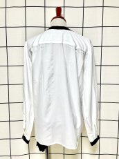 画像2: ホワイト ブラック タック ノーカラー 古着 長袖 シャツ レトロブラウス (2)