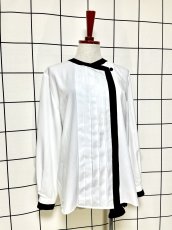 画像3: ホワイト ブラック タック ノーカラー 古着 長袖 シャツ レトロブラウス (3)