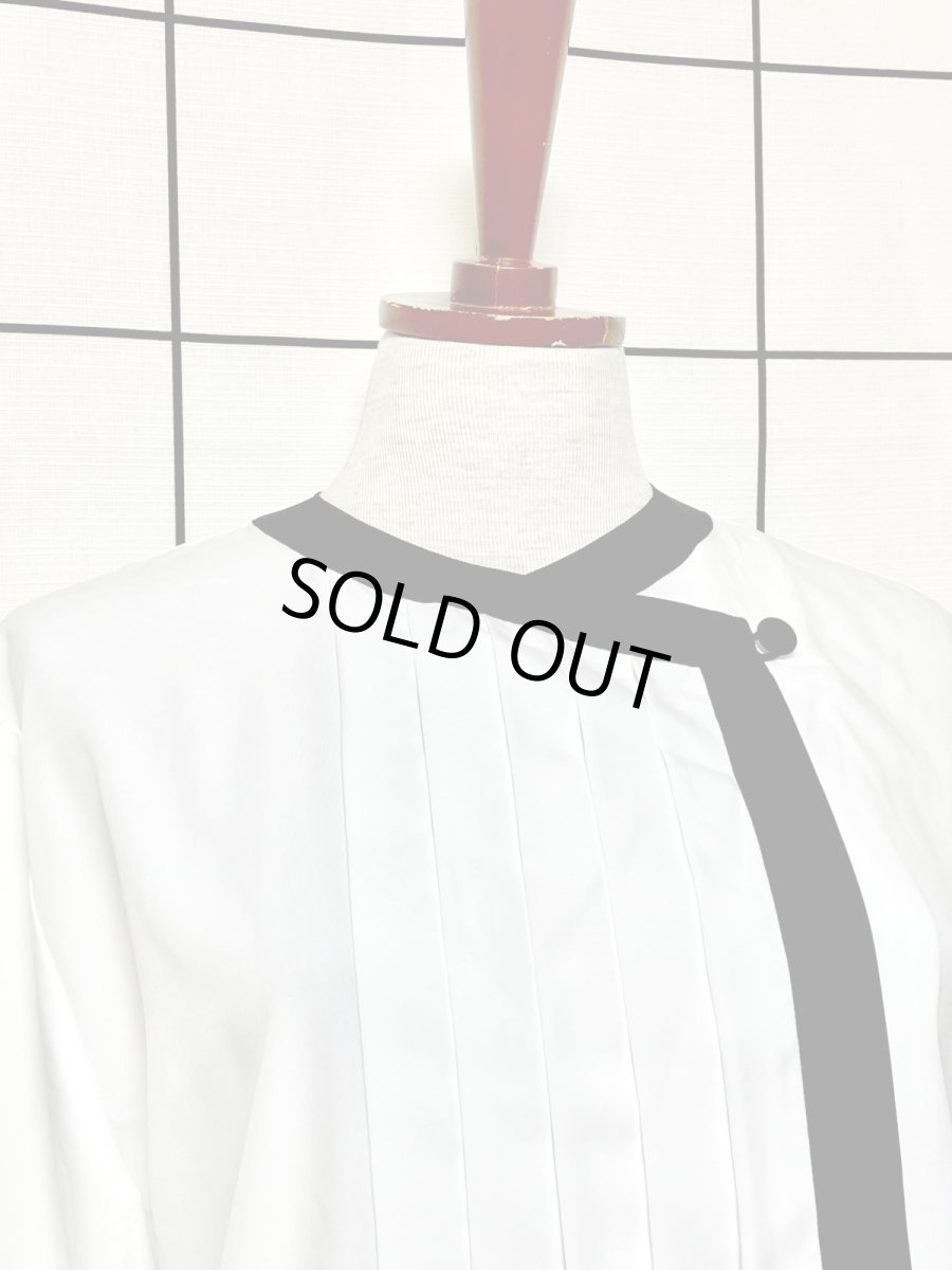 画像5: ホワイト ブラック タック ノーカラー 古着 長袖 シャツ レトロブラウス (5)