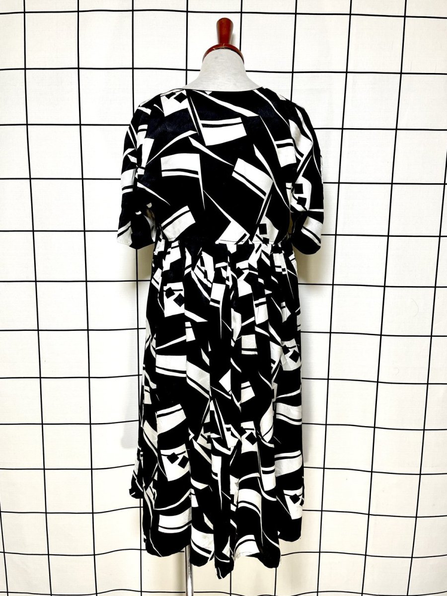 画像2: スクエア モノクロ レトロ USA古着 ヴィンテージワンピース (2)