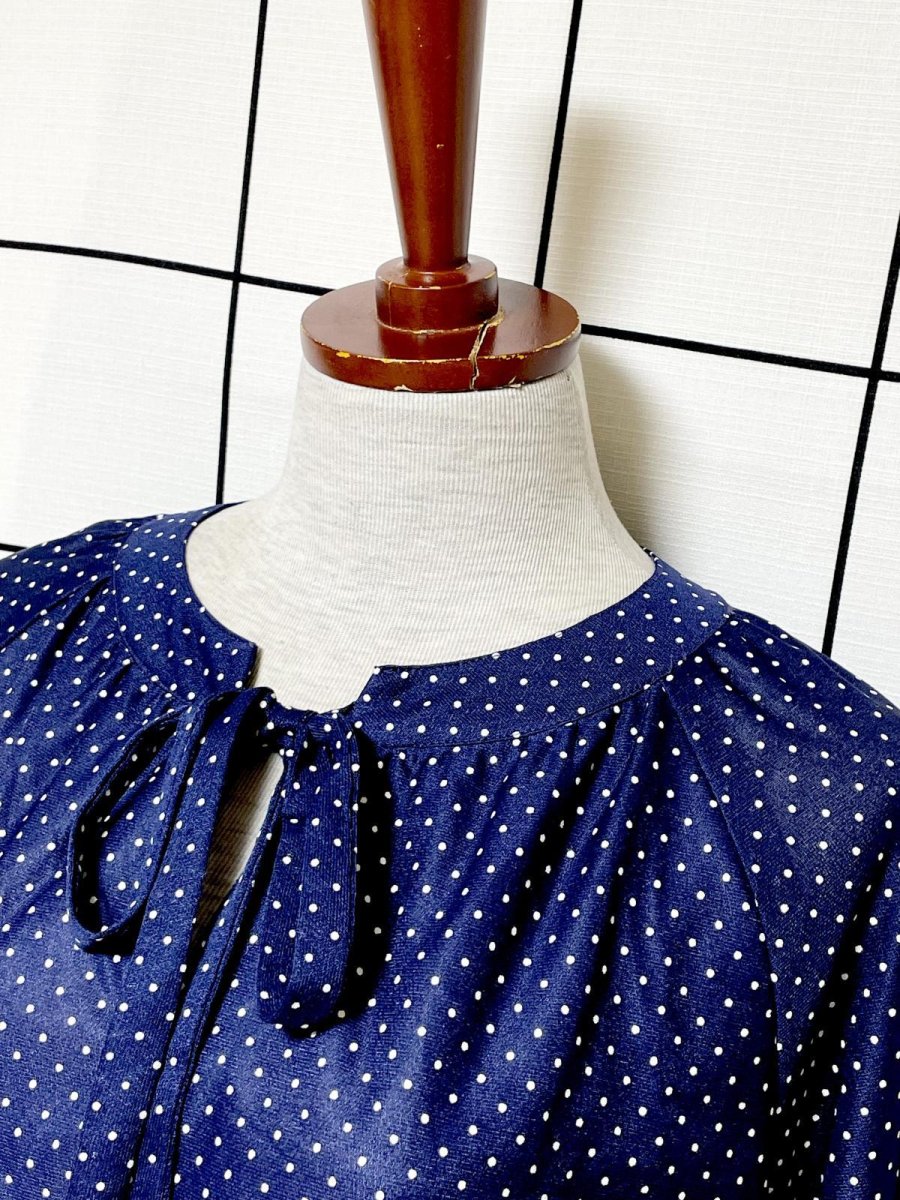 画像4: ドット柄 プリーツ切り替え UNIONMADE ネイビー リボン ウエストゴム レトロ USA古着 ヴィンテージワンピース (4)