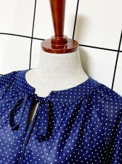 画像4: ドット柄 プリーツ切り替え UNIONMADE ネイビー リボン ウエストゴム レトロ USA古着 ヴィンテージワンピース (4)