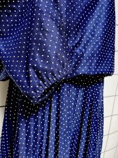 画像7: ドット柄 プリーツ切り替え UNIONMADE ネイビー リボン ウエストゴム レトロ USA古着 ヴィンテージワンピース (7)