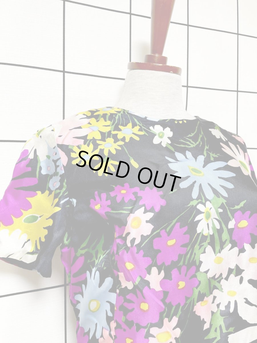 画像6: 花柄 ブラック カラフル レトロ USA古着 ヴィンテージワンピース (6)