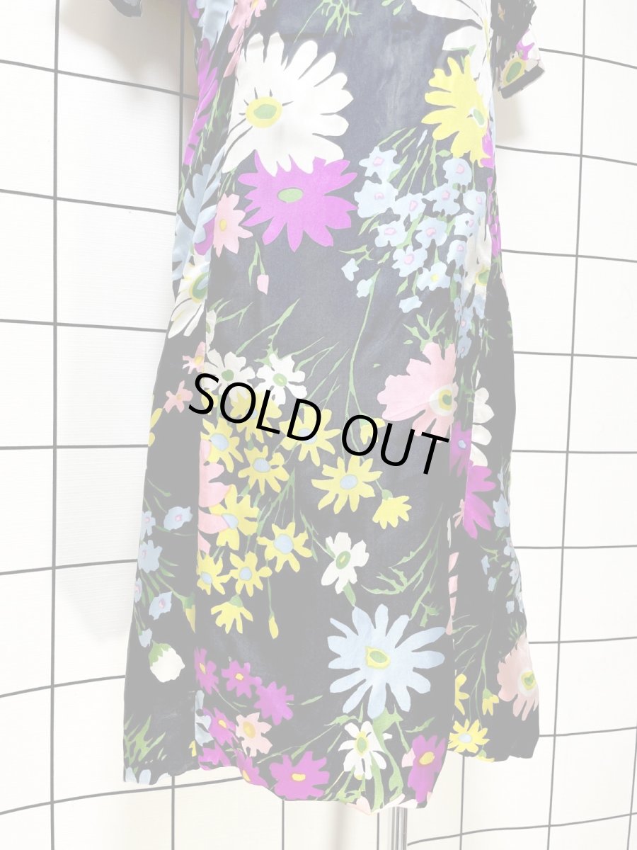 画像8: 花柄 ブラック カラフル レトロ USA古着 ヴィンテージワンピース (8)