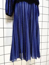 画像8: ドット柄 プリーツ切り替え UNIONMADE ネイビー リボン ウエストゴム レトロ USA古着 ヴィンテージワンピース (8)