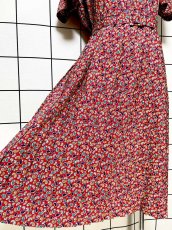 画像9: ベルト付 ペイズリーモチーフ プリーツ切り替え レッド ウエストゴム レトロ USA古着 ヴィンテージワンピース (9)