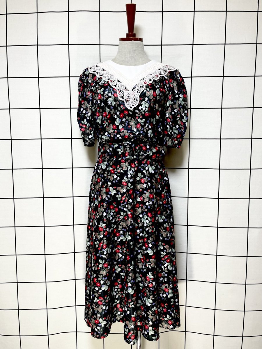 画像1: フロントレース ベルト付 花柄 ウエストゴム クラシカル ガーリー レトロ USA古着 ヴィンテージワンピース (1)