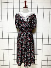 画像1: フロントレース ベルト付 花柄 ウエストゴム クラシカル ガーリー レトロ USA古着 ヴィンテージワンピース (1)