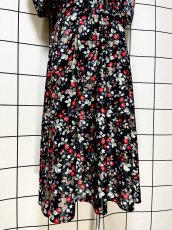 画像9: フロントレース ベルト付 花柄 ウエストゴム クラシカル ガーリー レトロ USA古着 ヴィンテージワンピース (9)