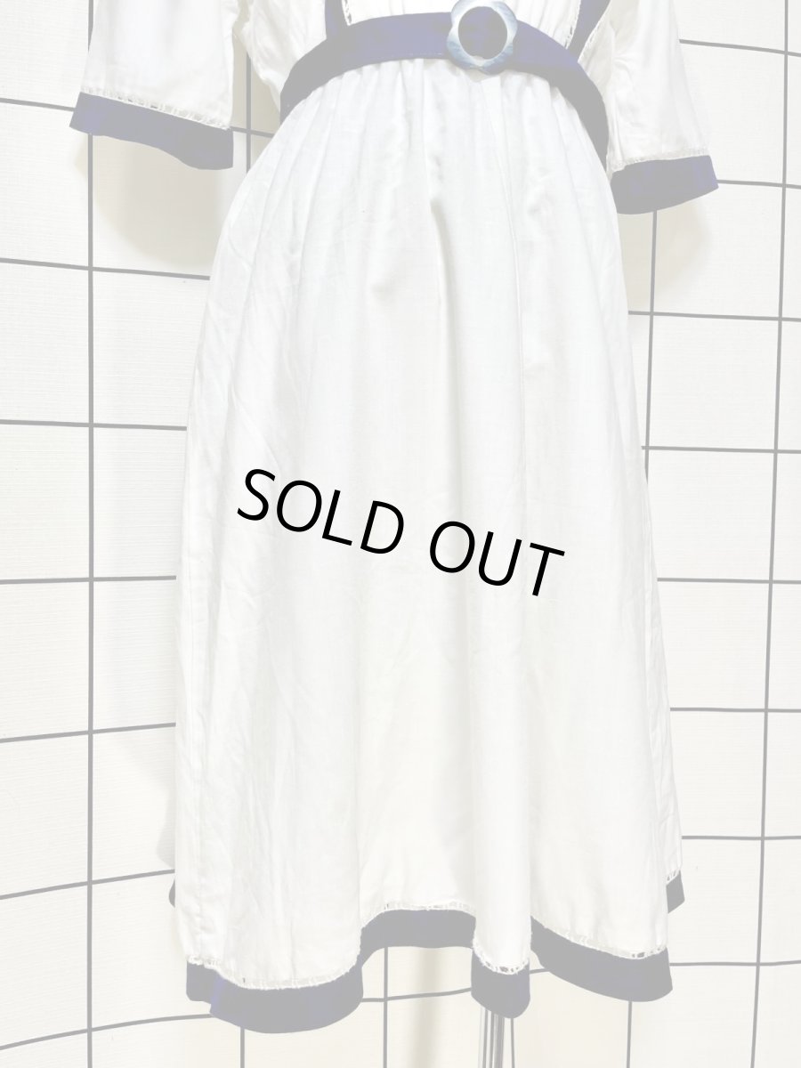 画像8: ベルト付 バイカラー ホワイト ネイビー レース ウエストゴム レトロ USA古着 ヴィンテージワンピース (8)