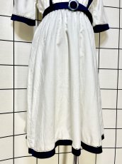 画像8: ベルト付 バイカラー ホワイト ネイビー レース ウエストゴム レトロ USA古着 ヴィンテージワンピース (8)