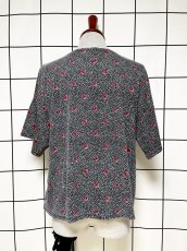 画像2: モノクロ レッド レトロ USA古着 半袖 ヴィンテージTシャツ (2)