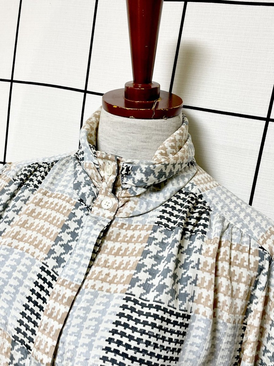 画像4: 千鳥格子柄 タートルネック レトロ USA古着 シャツ ヴィンテージブラウス (4)