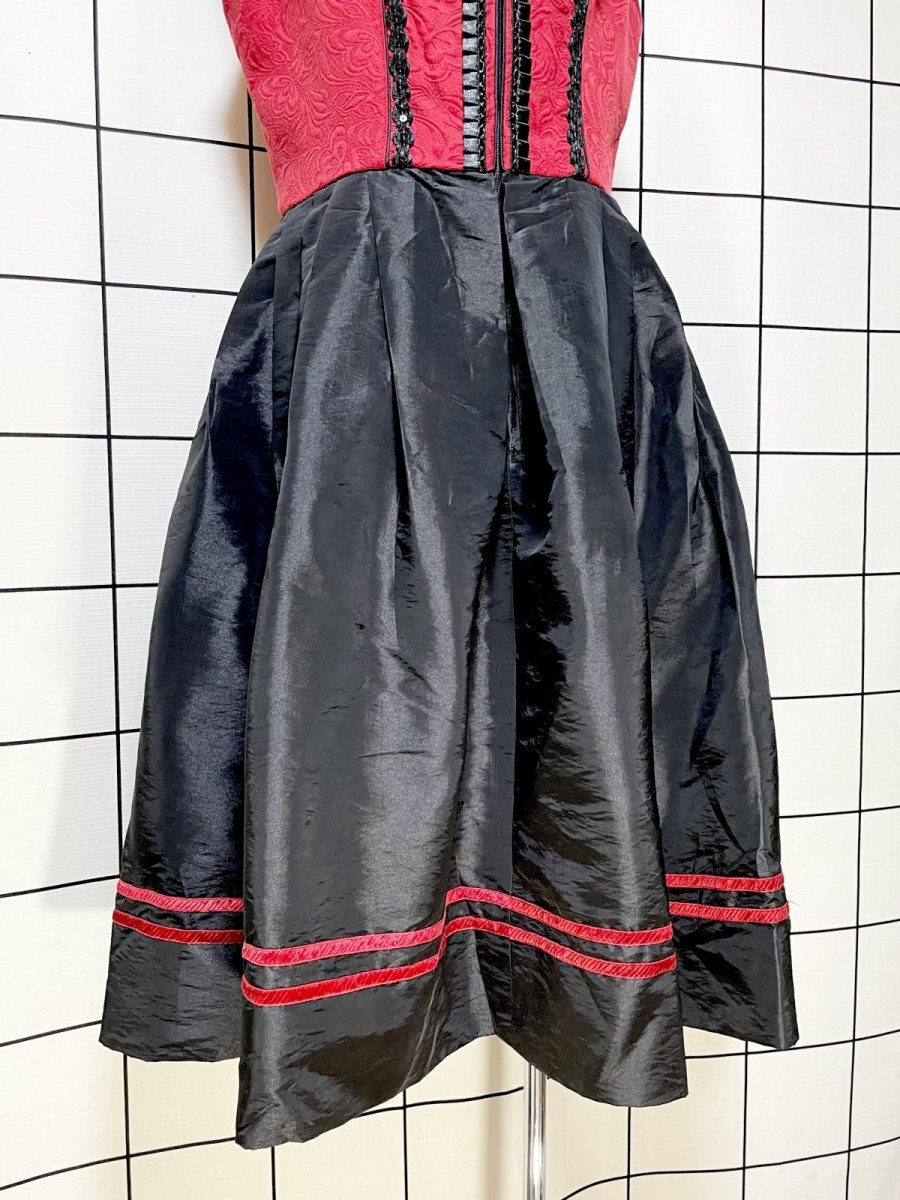 画像8: 花織模様 スパンコール レッド ブラック フロントジッパー ノースリーブ ディアンドル チロルワンピース (8)