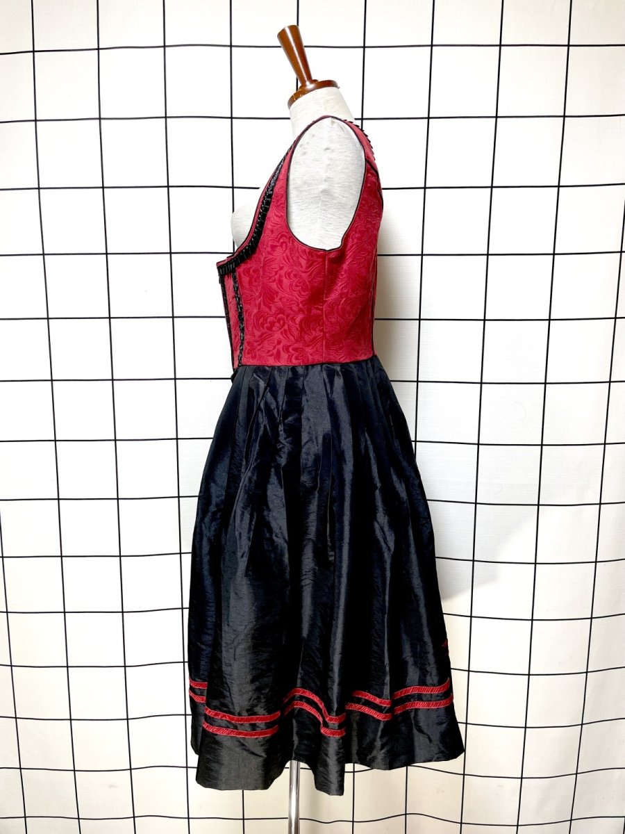 画像2: 花織模様 スパンコール レッド ブラック フロントジッパー ノースリーブ ディアンドル チロルワンピース (2)