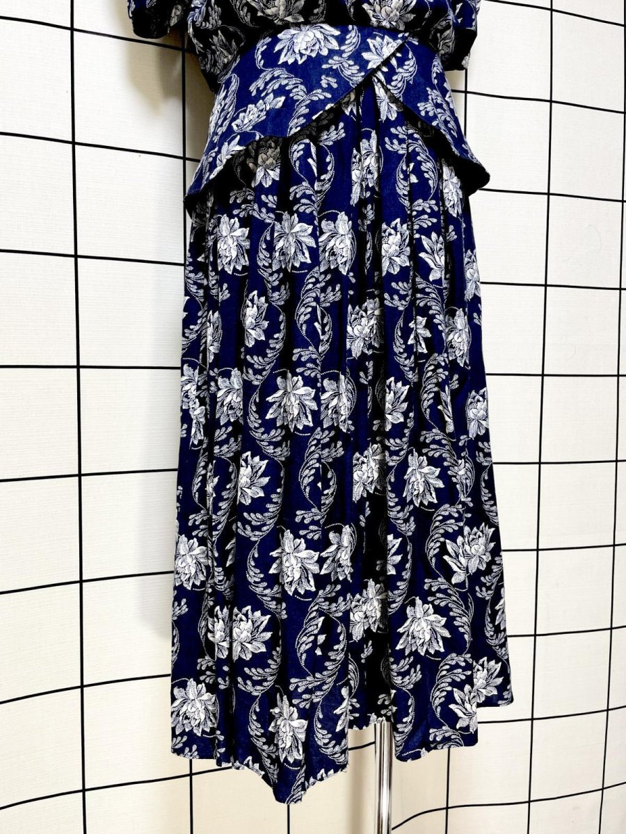 画像9: フロントレース 花柄 ネイビー ホワイト ウエストゴム クラシカル ガーリー レトロ USA古着 ヴィンテージワンピース (9)