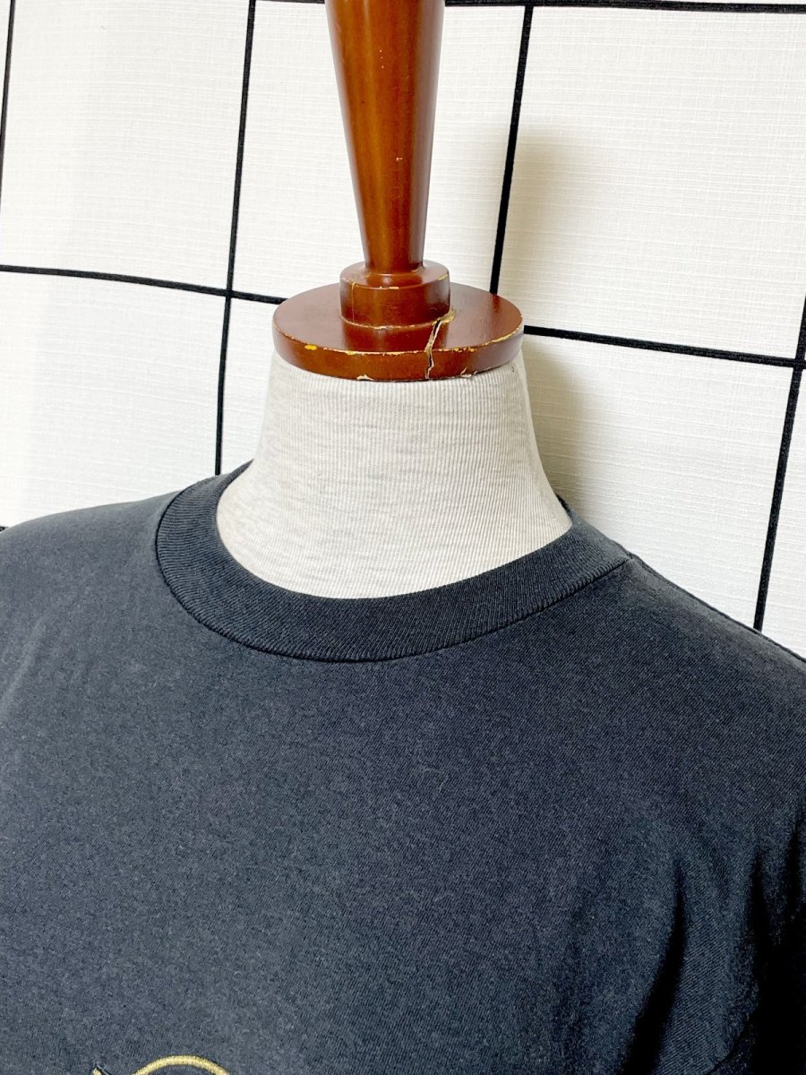 画像4: 刺繡 ブラック レトロ USA古着 半袖 ヴィンテージTシャツ (4)