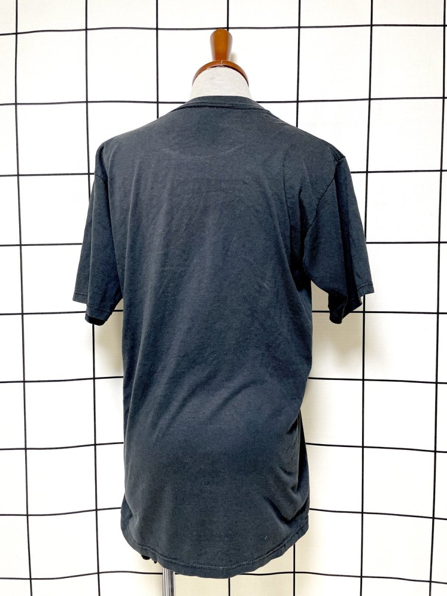 画像2: 刺繡 ブラック レトロ USA古着 半袖 ヴィンテージTシャツ (2)