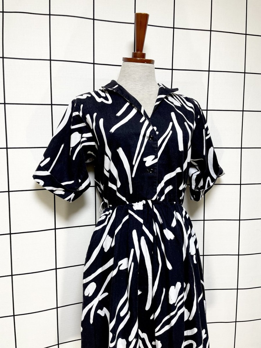 画像3: レトロモダン ホワイト ブラック モノクロ ウエストゴム レトロ USA古着 ヴィンテージワンピース (3)