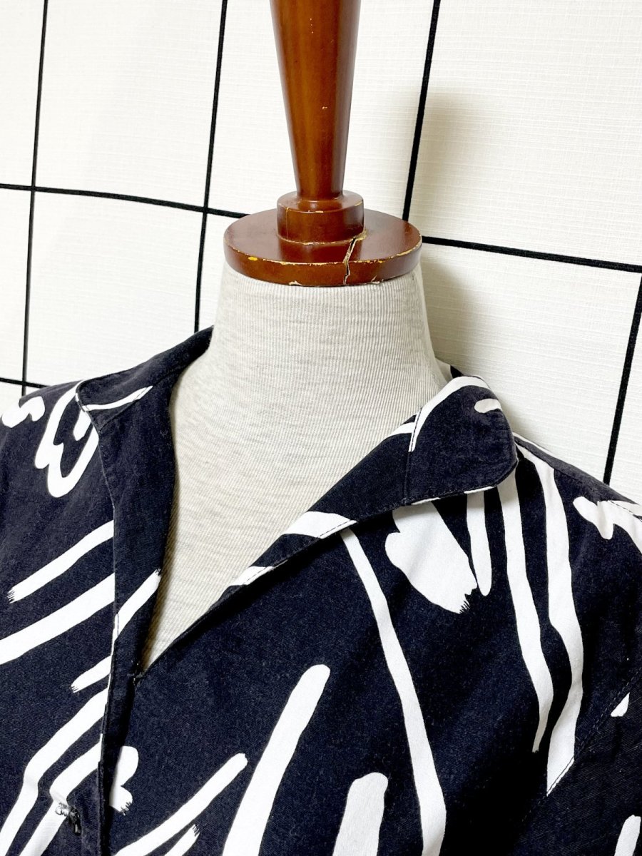 画像4: レトロモダン ホワイト ブラック モノクロ ウエストゴム レトロ USA古着 ヴィンテージワンピース (4)