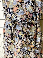 画像4: 花柄 前開き ウエストリボン ノースリーブ レトロ ヨーロッパ古着 ヴィンテージワンピース (4)