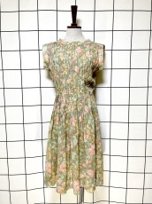画像1: 花柄 タックデザイン ノースリーブ レトロ USA古着 ヴィンテージワンピース (1)