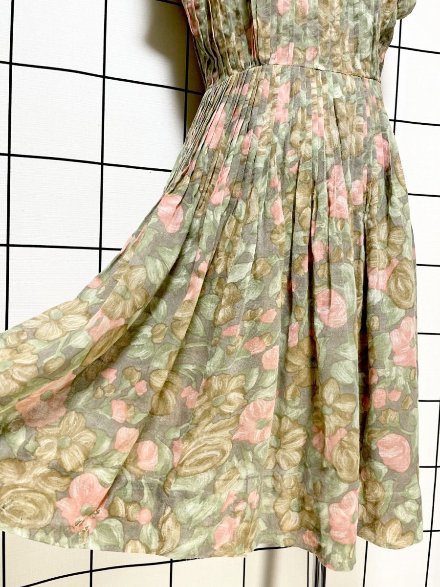 画像10: 花柄 タックデザイン ノースリーブ レトロ USA古着 ヴィンテージワンピース (10)