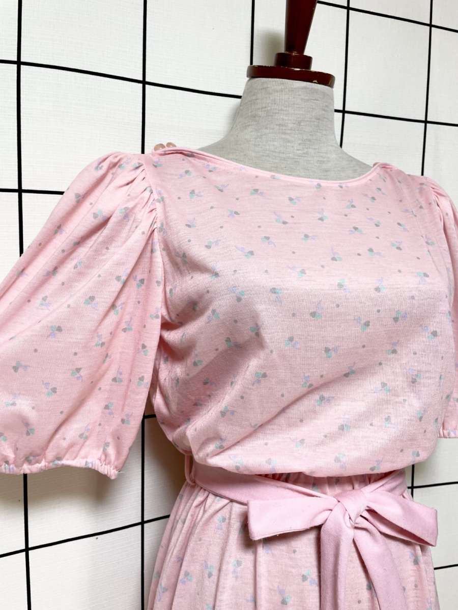画像6: 小花柄 ピンク ベルト紐付 パフスリーブ ウエストゴム レトロ USA古着 ヴィンテージワンピース  (6)