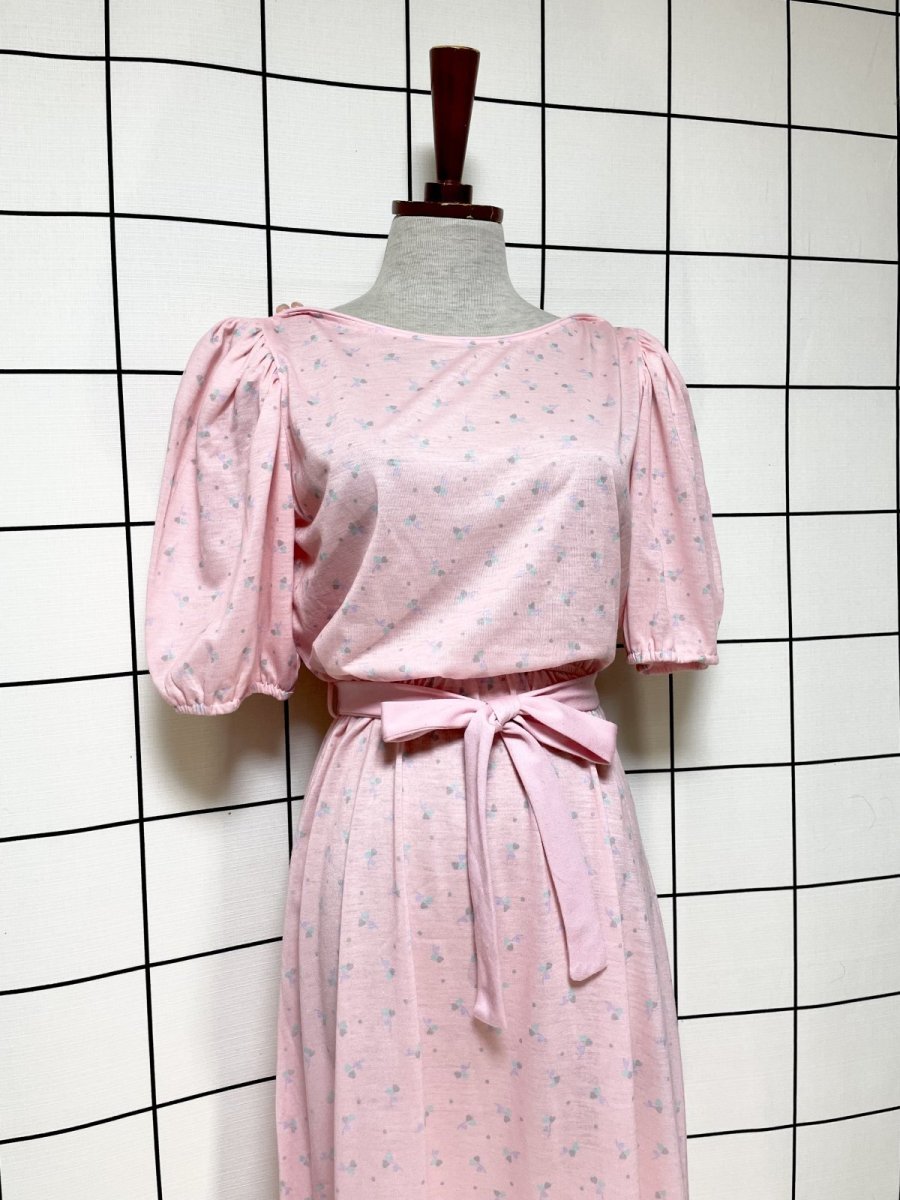 画像3: 小花柄 ピンク ベルト紐付 パフスリーブ ウエストゴム レトロ USA古着 ヴィンテージワンピース  (3)