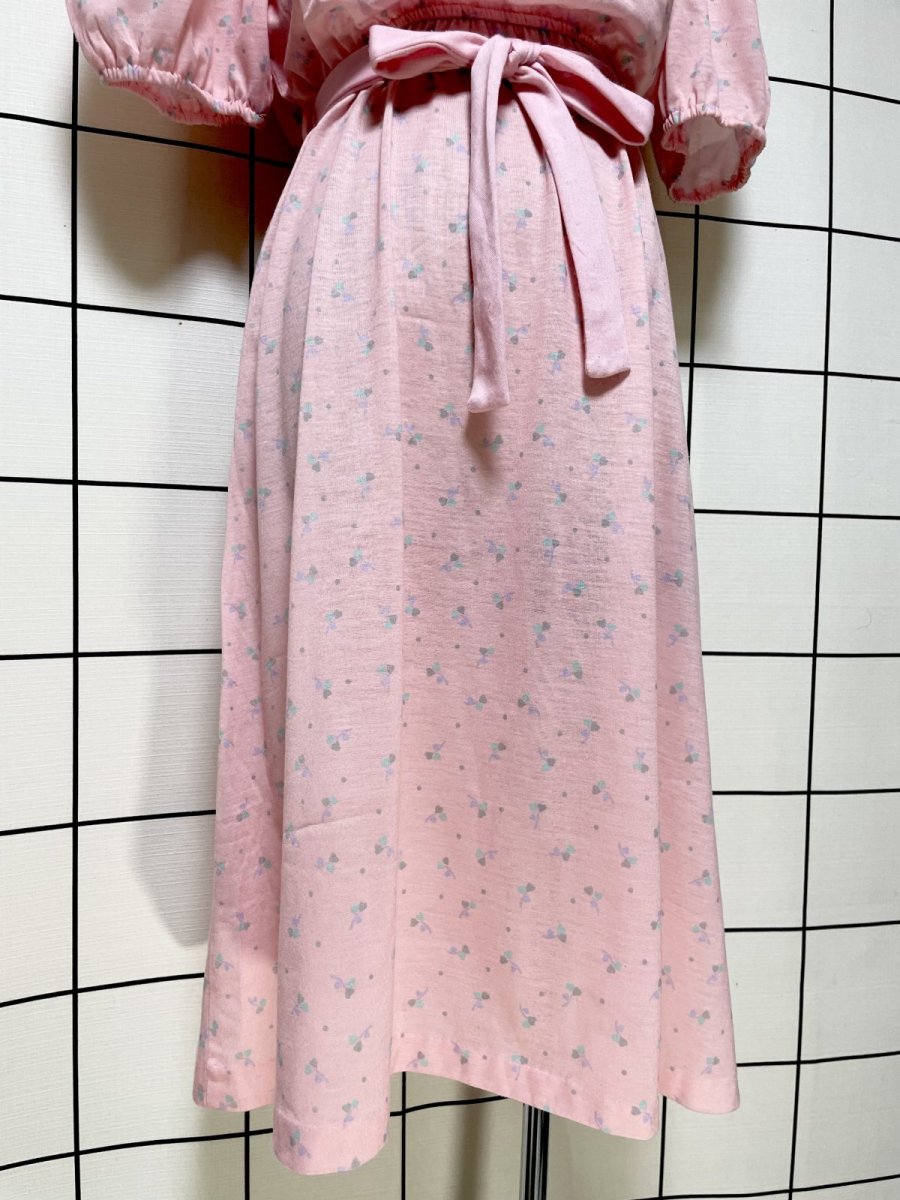 画像8: 小花柄 ピンク ベルト紐付 パフスリーブ ウエストゴム レトロ USA古着 ヴィンテージワンピース  (8)