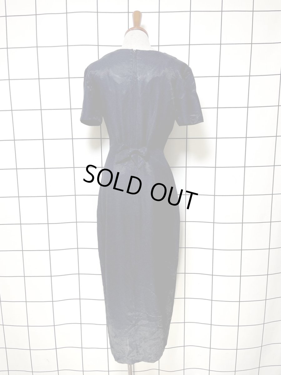 画像2: バイカラー ブラック ホワイト 花模様 バックリボン レトロ USA古着 ヴィンテージワンピース (2)