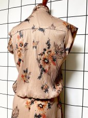 画像4: 花柄 プリーツ切り替え フリル リボン ウエストゴム レトロ USA古着 ヴィンテージワンピース (4)