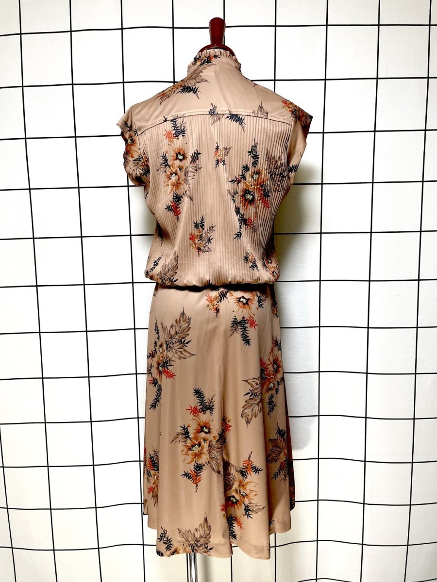 画像3: 花柄 プリーツ切り替え フリル リボン ウエストゴム レトロ USA古着 ヴィンテージワンピース (3)