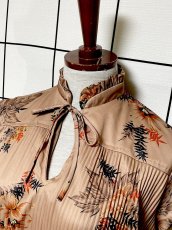 画像6: 花柄 プリーツ切り替え フリル リボン ウエストゴム レトロ USA古着 ヴィンテージワンピース (6)