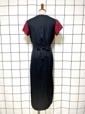 画像2: レイヤード風 ブラック レッド チェック柄 バックリボン レトロ USA古着 ヴィンテージワンピース (2)