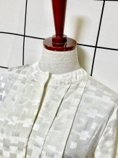 画像4: オフワイト フロントタック レトロ USA古着 シャツ ヴィンテージブラウス (4)